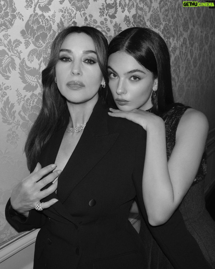 Monica Bellucci Instagram - @monicabellucciofficiel and @devacassel celebrate Trinity’s message of familial love at the #Trinity100Celebration #CartierTrinity Ritz Paris