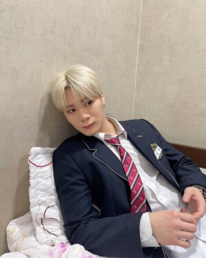 Moon Bin Instagram - 🙋‍♂️