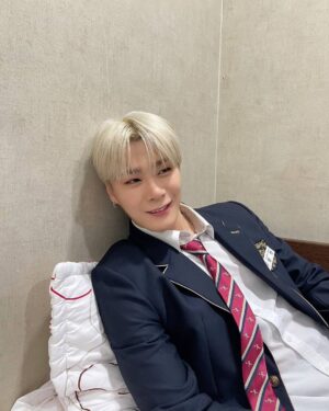Moon Bin Instagram - 🙋‍♂️