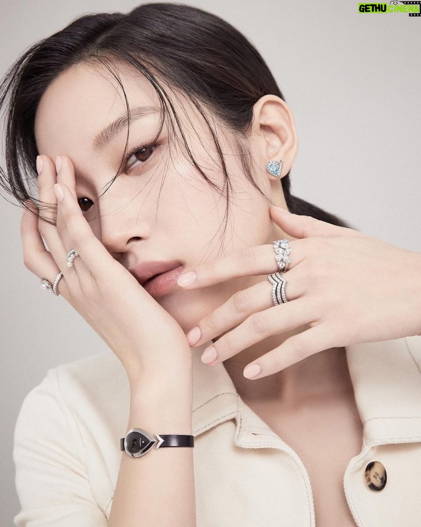 Moon Ga-young Instagram - Crown your style with Joséphine @chaumetofficial 👑 #Chaumet #CrownYourStyle #GraceandCharacter #쇼메