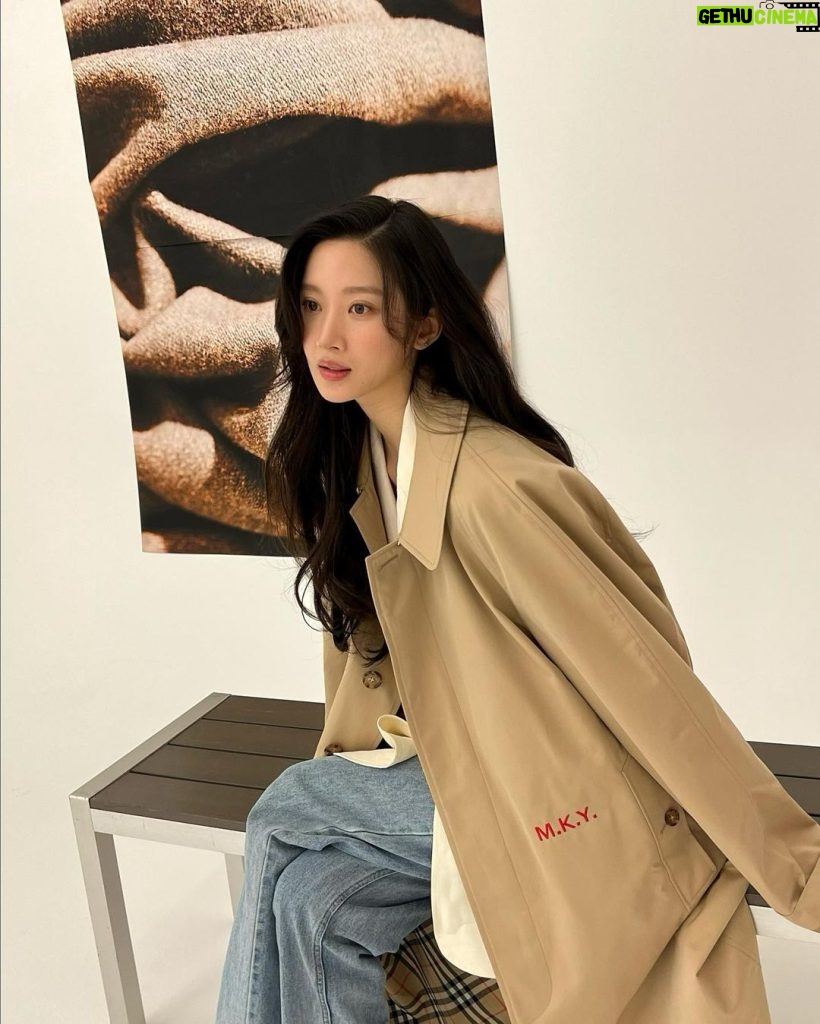Moon Ga-young Instagram - THE BURBERRY AW22 SHOW FRI 3/11 ->10pm #Burberry #BurberryAW22