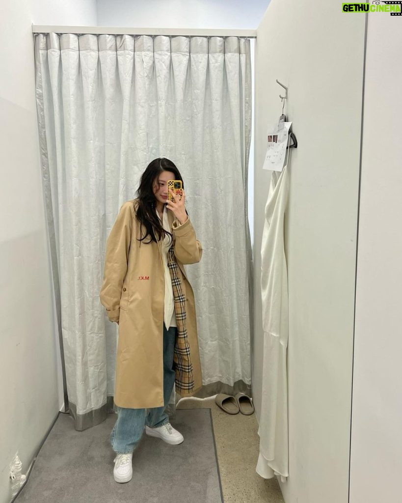 Moon Ga-young Instagram - THE BURBERRY AW22 SHOW FRI 3/11 ->10pm #Burberry #BurberryAW22