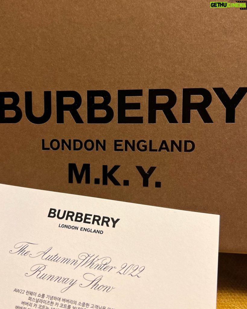 Moon Ga-young Instagram - THE BURBERRY AW22 SHOW FRI 3/11 ->10pm #Burberry #BurberryAW22