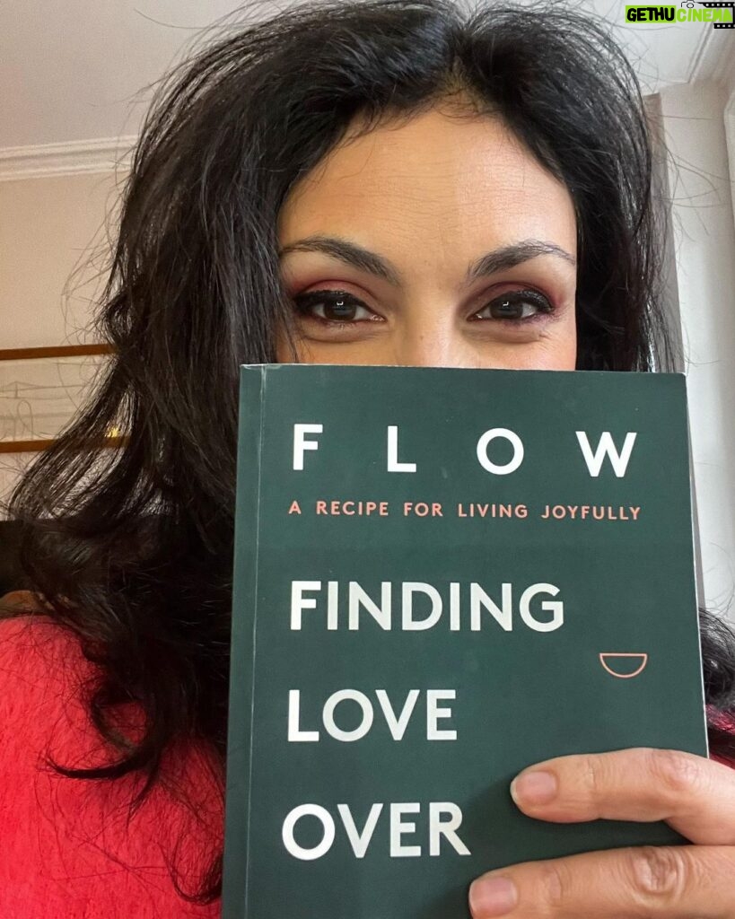 Morena Baccarin Instagram - I have a thing against self help books. So take my word for it when I tell you Flow is an easy and very digestible read. Very practical and thoughtful and full of knowledge and food recipes. An all around delicious book. Congrats Kelley! Proud to call you a friend. FLOW Finding Love Over Worry: A Recipe For Living Joyfully https://a.co/d/d3giiG4