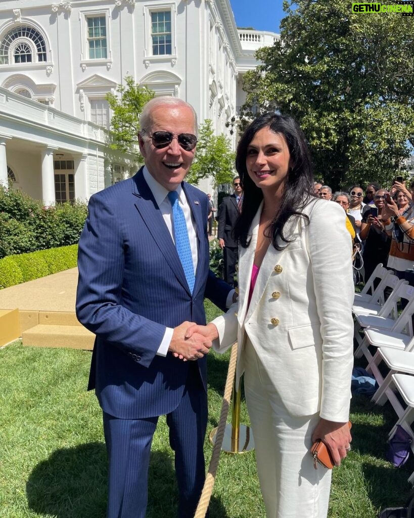 Morena Baccarin Instagram - Sometimes I get to do some pretty cool stuff. Thank you President Biden for signing an order that will benefit all care workers. @domesticworkers #careworkersrecognitionmonth #careworkerscantwait