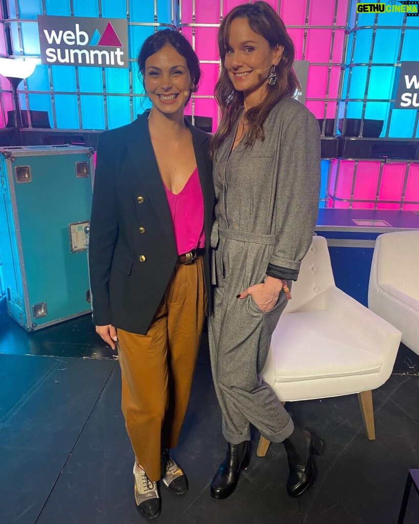 Morena Baccarin Instagram - So happy to be able to represent @rescueorg at Websummit. What they do is so inspiring and we need all the help we can get in the tech AI world to continue the reach and solutions in education and information. #aprendIA #signpost