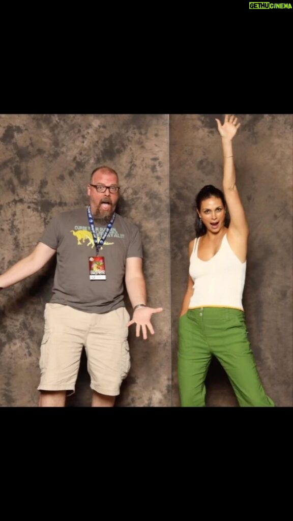 Morena Baccarin Instagram - Loved meeting you all @dragoncon