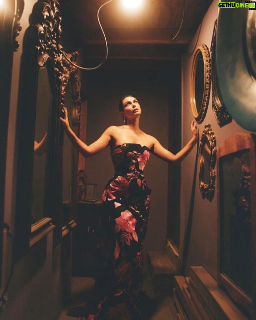 Morena Baccarin Instagram - A mirror, mirror… mirror moment