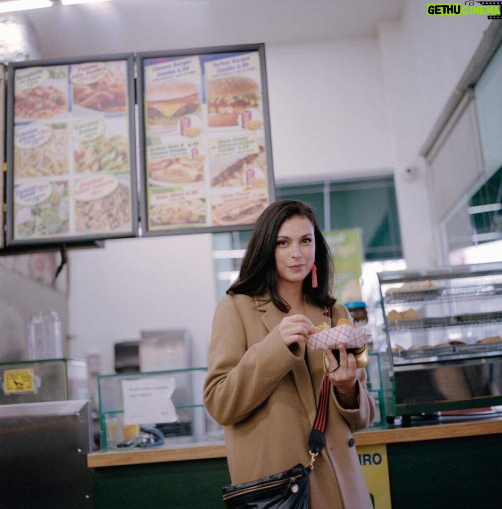 Morena Baccarin Instagram - Cooking a Brazilian stew for @nytimes