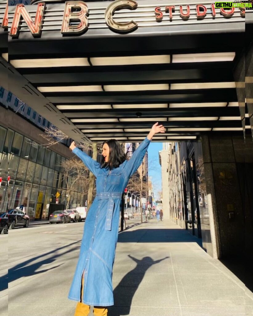 Morena Baccarin Instagram - Premiere day mood! 3 hours until #TheEndgame on @nbc. 10pm EST / PST
