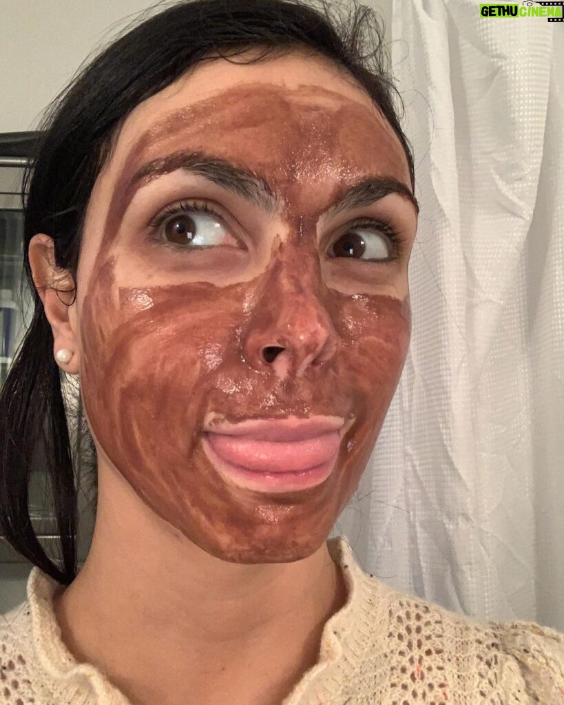 Morena Baccarin Instagram - Chocolate Mousse facial?! Are you kidding me?? @eminenceorganics