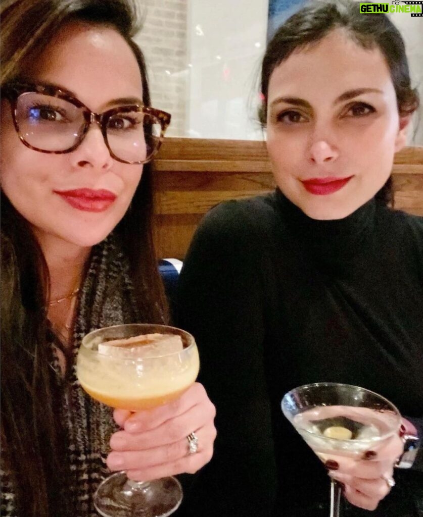 Morena Baccarin Instagram - 🍸 yes please