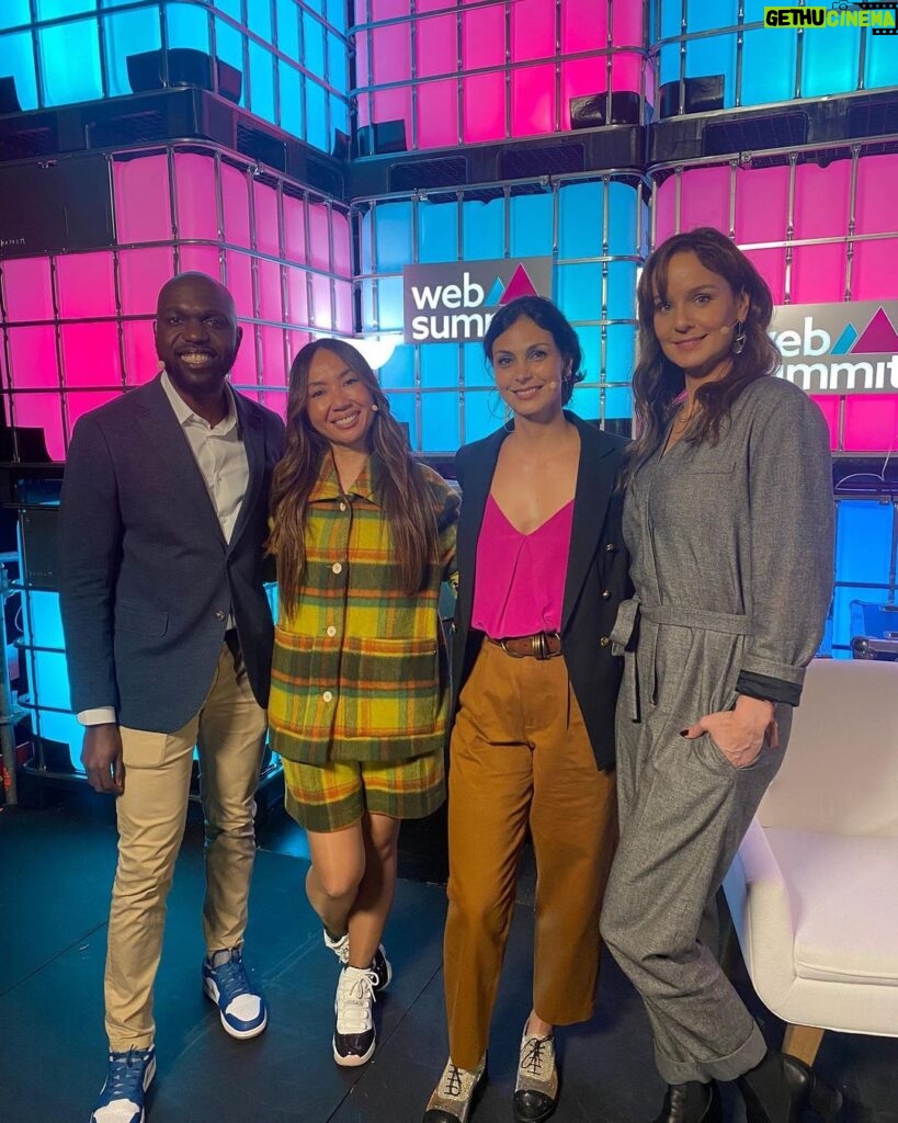 Morena Baccarin Instagram - So happy to be able to represent @rescueorg at Websummit. What they do is so inspiring and we need all the help we can get in the tech AI world to continue the reach and solutions in education and information. #aprendIA #signpost