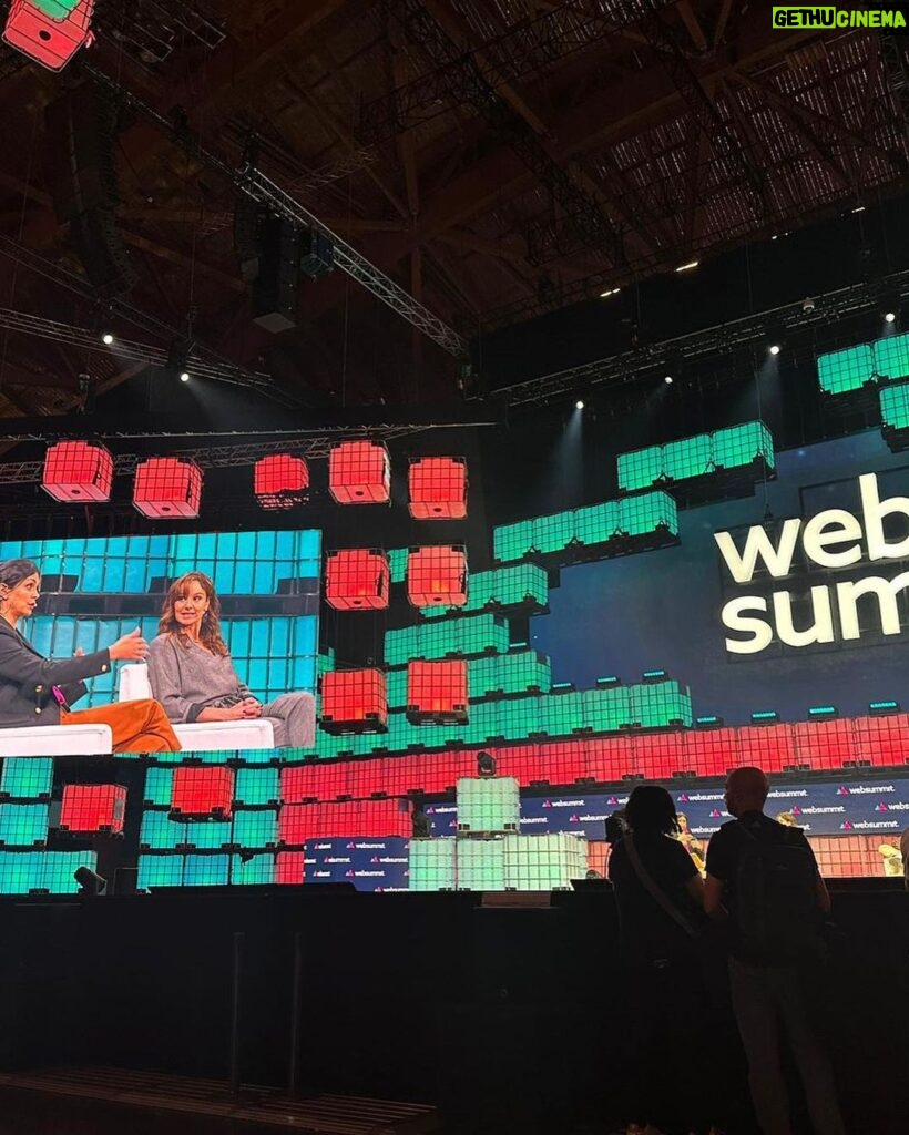 Morena Baccarin Instagram - So happy to be able to represent @rescueorg at Websummit. What they do is so inspiring and we need all the help we can get in the tech AI world to continue the reach and solutions in education and information. #aprendIA #signpost