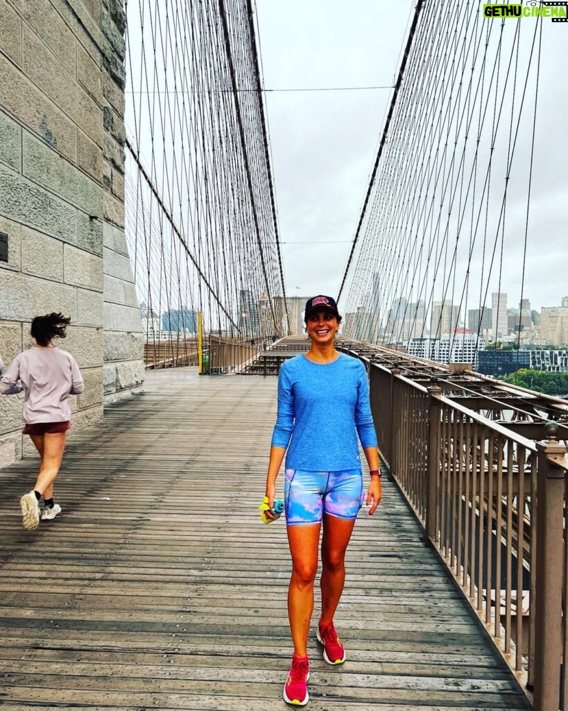 Morena Baccarin Instagram - Long run Saturdays. Super pumped. Obvs. #halfmarathon