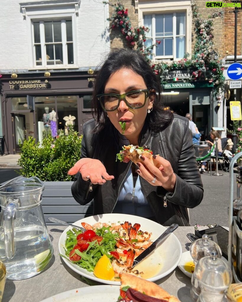 Morena Baccarin Instagram - A good birthday means losing track of time at 2 pm on a Friday in London eating pizza. Thank you for all the birthday wishes.