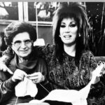 Moria Casán Instagram - Thanks @hectormaugeri por este recuerdo con mi madre ROSITA tejiendo para @socastiglione que ya estaba en mi panza #Matriarcado amoroso #Shoro