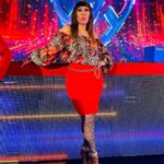 Moria Casán Instagram - Look: @ropa__bellaok y @danielcapri1978 Sandalias:@carmensteffensargentina Peluca: @miguelromano_el_condor Hair Style, Make Up e Imagen: @galosottovip Prensa: @maxi_cardaci @cardacinoe