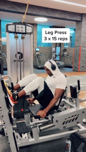 Morris Chestnut Instagram - Never skip leg day. You got this! 🙌🏾