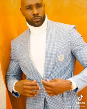 Morris Chestnut Instagram - Walking Into The New Week Like…

Suit: @brooklynprla , @damari_savile
Photographer: @modernlalaland
Styled by: @houseofdiabate 
Crew: @yvisionent , @thekenyakid, @bowserfrompichael

#photoshoot #newweek