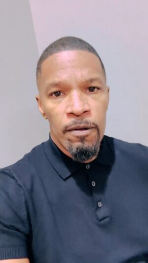 Morris Chestnut Instagram - A few words from our beloved brother @iamjamiefoxx 
So good to have you back♥️

@iamjamiefoxx :
Thank u a billion to everybody… been a long road but all the prayers great people and God got me through…. 🙏🏾🙏🏾❤️