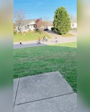 Morris Chestnut Instagram - Takes me back to when things were simple. I miss those days when the biggest thing you had to worry about was homework. Makes me smile to see kids are still outside together. 
#backintheday #outside #ridingbikes #childhood 

This is what it’s all about 🙌🏾❤️

(🎥 TT: tambrialajaun5)

#goodnews #kindness #kindnessmatters #houseofculture #houseofculturetv #hoctv #bekind