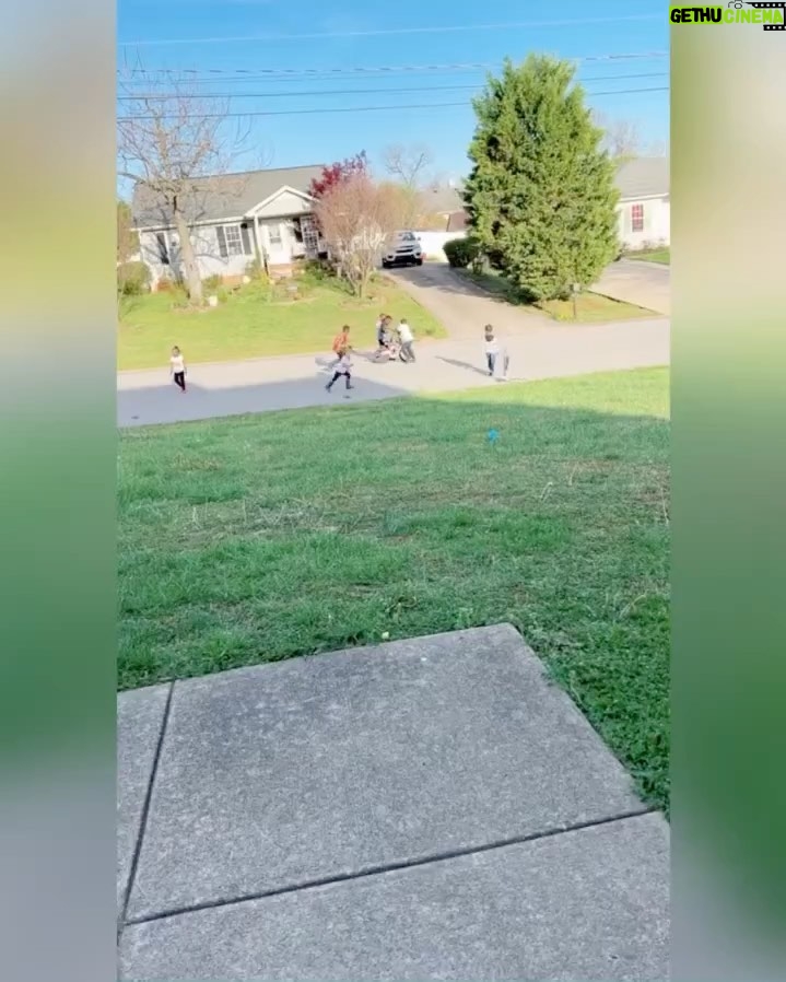 Morris Chestnut Instagram - Takes me back to when things were simple. I miss those days when the biggest thing you had to worry about was homework. Makes me smile to see kids are still outside together. #backintheday #outside #ridingbikes #childhood This is what it’s all about 🙌🏾❤️ (🎥 TT: tambrialajaun5) #goodnews #kindness #kindnessmatters #houseofculture #houseofculturetv #hoctv #bekind