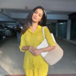 Mugdha Chaphekar Instagram - SunnyVaar ☀️💛 #nofilter @styling.your.soul @nore21_in @socialpinnaclepr 📸 @pooja__saw___mahi 🫶 Mumbai, Maharashtra