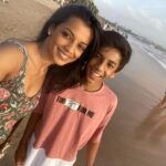 Mugdha Godse Instagram - Continuing new found Ritual to visit juhu beach…. My Master made me fall in love with the place again… ❤️❤️❤️ #gratitude #tarneivji #love #mumbai #city #life #happiness #majormissing #bellymaster #silence #joy JW Marriott Mumbai Juhu