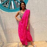 Mugdha Godse Instagram - Wedding Shenanigans 🙌❤️🤗 @anjoria @lamba3409 @kanchistan #goa Thank you @nupurkanoi @nupurkanoiofficial for this lovely pink piece of art ❤️😍 Goa
