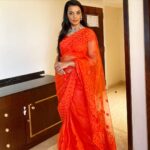 Mugdha Godse Instagram – Another saree outing 🧡🤍❤️

#workmode #love #fashion #sareelove #fun #pune #outing #choker #gratitude #orange Sheraton Grand Pune Bund Garden Hotel