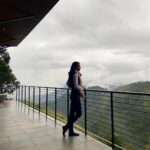Mugdha Godse Instagram - Rains and mountains ❤️😇🌺 @amaranilgiris with @binal.trivedi & @zoheb.curmally Heaven on earth #nilgiris #mountains #rains #love #happiness #gratitude #divine #be #silence AMARA