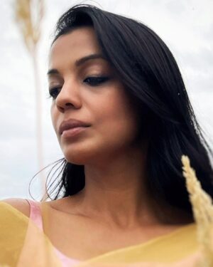 Mugdha Godse Instagram - Feel… breathe.. love… ❤️❤️❤️

Photo by @__anneeka__ 

#mood #love #gratitude #fun #canada #india #huntsville #mumbai #fashion #style