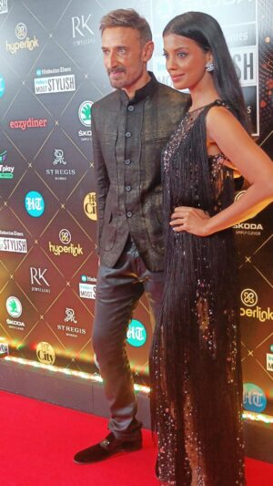 Mugdha Godse Instagram - About last night ❤️🌹
HT style awards with @rahuldevofficial

Wearing stunning @gavinmiguelofficial 
Thank you ❤️

@htcity #htstyleawards @stregismumbai 
@shimmerentertainment 
@anshoo__  @simranrajput07 

#gratitude #fashion #style #love #glamorous #glamglam #reels #couplegoals