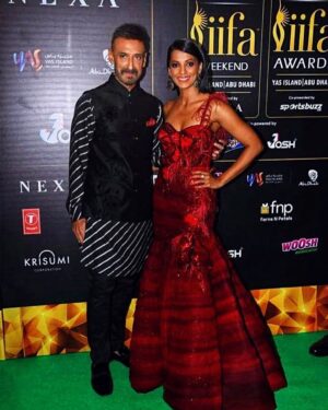 Mugdha Godse Instagram - IIFA 2022 ❤️ 

with @rahuldevofficial @iifa 

Wearing @gavinmiguelofficial 
Gaviin Miguel X Zaffori

Earrings @golecha_jewels 
Photo credit  @ndtvmovies 

#dressup #fashion 
#abudhabi #iifa2022 #fun #gratitude