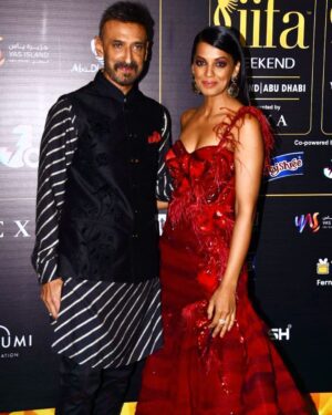 Mugdha Godse Instagram - IIFA 2022 ❤️ 

with @rahuldevofficial @iifa 

Wearing @gavinmiguelofficial 
Gaviin Miguel X Zaffori

Earrings @golecha_jewels 
Photo credit  @ndtvmovies 

#dressup #fashion 
#abudhabi #iifa2022 #fun #gratitude