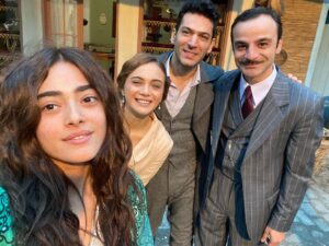 Murat Yildirim Instagram - Bu selfieler sizin için 😎 @iamdamlasonmez @simaybarlass @guvenyadamurat @azizdizisitv