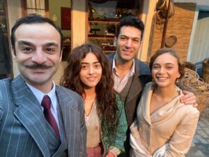 Murat Yildirim Instagram - Bu selfieler sizin için 😎 @iamdamlasonmez @simaybarlass @guvenyadamurat @azizdizisitv