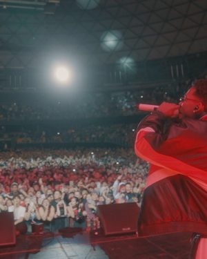 Myke Towers Instagram - CHILE🇨🇱 GRACIAS POR APOYARME DESDE EL DÍA 1 SE SINTIÓ EL CALOR❤️ LOS VEO PRONTO! #youngkingz