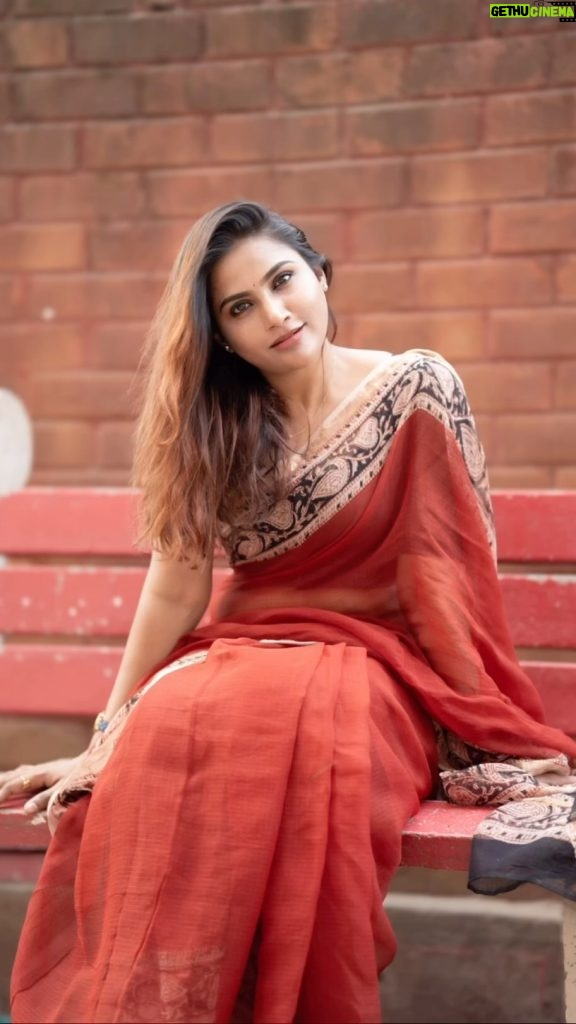 Myna Nandhini Instagram - Beautiful saree @kaarigai.sarees pc @skmani_photography
