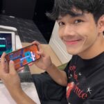 Nachat Juntapun Instagram - พักเรื่องความเซงเเมนยูเเพ้ก่อน ใครชอบเล่นเกมส์บอลเหมือนผมเข้าร่วมกิจกรรม Founders ได้เลยในเกม FIFA Mobile ลุ้นรับนักเตะ OVR สูงทันที หลังเปิดตัวเกม FC Mobile วันนี้ - 25 ก.ย. เท่านั้น! รายละเอียดเพิ่มเติมที่ https://fcmobile.sng.link/An1ol/p8ch/xj2x #FCMOBILE #FIFAMOBILE
