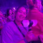 Nachat Juntapun Instagram - มีเพื่อนใหม่ ในคอนเสิร์ต ชื่อน้องเฟิร์น ที่เพื่อนเขาขายบัตรให้ผม เขาเลยมาคนเดียว 😝😝 เลยผลัดกันถ่ายรูปนะน้อง #bornpinkinbangkok