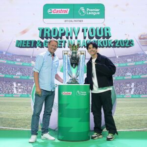 Nachat Juntapun Instagram - แชมป์แรกมาแล้ว แถมได้กระทบไหล่พี่หมี Teddy Sheringham นักเตะในตำนานที่เก๋าสุดในใจผมในงาน Castrol English Premier League: Trophy Tour Meet & Greet in Bangkok 2023 ไปอีก ตัวจริงเฟรนด์ลี่มาก ผมคาดว่าปีนี้สาวกผีแดงรอลุ้น 3 แชมป์แน่ ๆ เอฟซีนิกกี้ ณฉัตร รอลุ้นได้เลย

#CastrolAutoService #CastrolBikepoint #ที่สุดของนวัตกรรมเพื่อประสบการณ์การขับขี่เต็มรูปแบบ #GOLDENGOAL #CastrolEPL2023 #Castroltrophytour