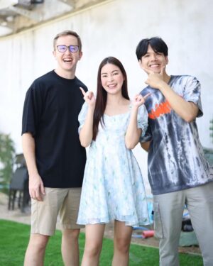 Nachat Juntapun Instagram - 🤍🌻คนแรกที่หนูออกช่อง YouTube คือ พี่นิกกี้ 🤍🌻 เป็นคนที่สําคัญมากๆที่ทำให้เอวามีทุกวันนี้เลยจริงๆ 🤍🌻 ไม่ว่าอะไรจะเกิดขึ้นก็จะอยู่ข้างๆพี่ชายคนนี้เสมอ 💙
อย่าลืมไปดูคลิปใหม่ในช่อง sunflowava & nickynachat เมื่อพี่นิกกี้ ปะทะ พี่เนท ครั้งแรก  บอกเลยฮากระจายค่ะ 🤣💕