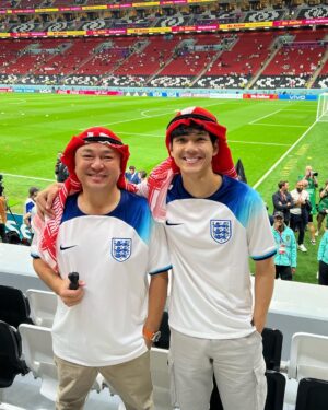Nachat Juntapun Instagram - วันนี้ถูกคู่เเล้ว เเค่นั่งตรง เซเนกัล ❤️ 🏴󠁧󠁢󠁥󠁮󠁧󠁿 vs 🇸🇳 #worldcup2022