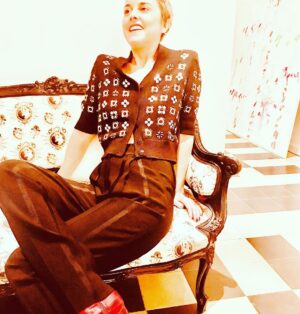 Nadia Toffa Instagram - Per me Capodanno  a casa, ma comunque elegante e con qualcosa di rosso, che al 31 per tradizione porta fortuna! 
Ah Ho scoperto per caso che Il rosso per i cinesi rappresenta invece la felicità. Uniamoli allora: FELICITÀ E FORTUNA 💪🏿💪🏿BUON ANNO A TUTTI E DIVERTITEVI! che fate di bello? Un bacione enorme 😘💥💫