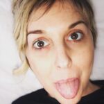 Nadia Toffa Instagram - Buongiorno al nuovo giorno. Si lavora sodo; che fortuna averlo ad ogni modo! Si avvicina il week end; tenete duro; la testa aspettiamo a sbatterla contro il muro 🤟🏿💫 vi voglio bene. Coraggio. Le vacanze ancora un miraggio 🌈Smakkkk grande