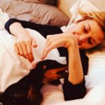 Nadia Toffa Instagram - Ciao ragazzi sono a casa con la mia principessa Totó. In tanti vi siete accorti che muovo male la mano sinistra. Che bravi siete; mi sono fatta male; passerà presto. Complimenti a voi e viva i nostri fratelli pelosi (tutti quanti) ❤️❤️