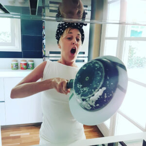 Nadia Toffa Instagram - Momento frittata 
Ho rischiato il #patatrac nel #ribaltone..... #frittata sempre pericolosissima.....#frittata con #menta fresca #MasterNadia #piattiEstivi #micamale l’esperimento. 
Buon appetito a tutti