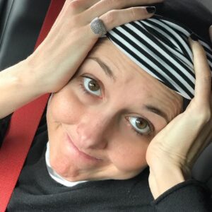 Nadia Toffa Instagram - Si sono concatenate una serie di sfighe che non avete idea. Non so nemmeno se recuperabili per salvare il servizio. 🤦🏼‍♀️ gli appostamenti di certo continuano a inoltranza e #amici di sicuro va #rimandato a #sabato prossimo #12maggio Ma vi aggiorno in settimana #peccato 😅 #volevovedereMaria #thequeen #nonstonellapelle😍